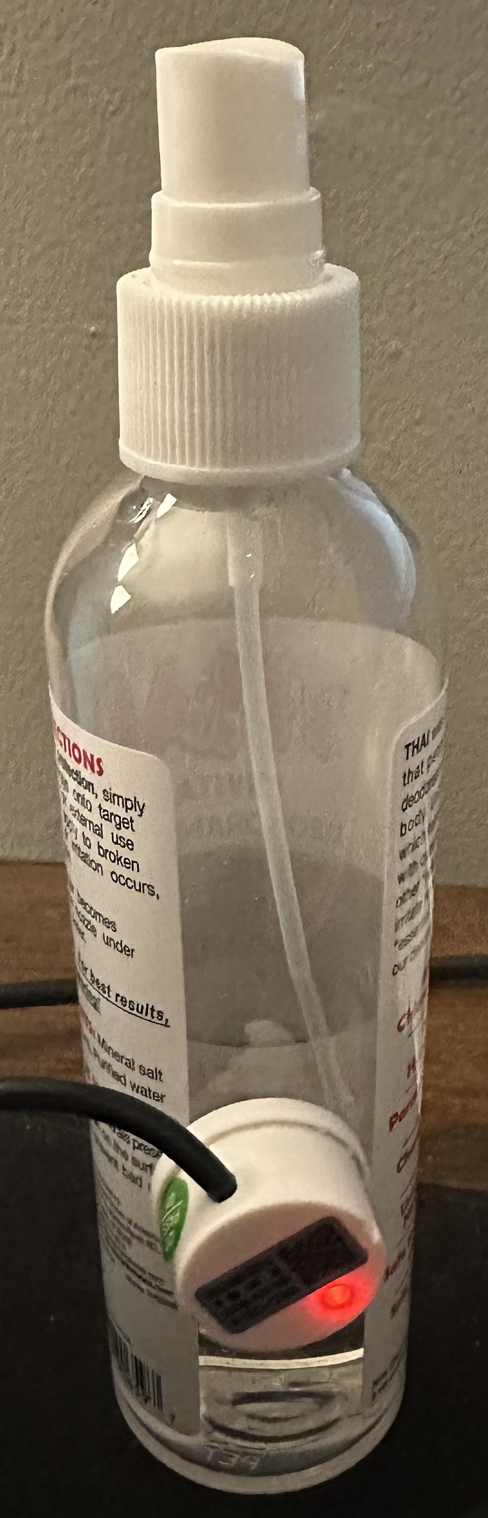 XKC-Y25-V capacitive sensor detecting liquid through glass